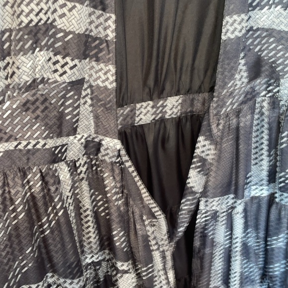 Gorgeous, black and gray silk checked Burberry wrap dress size 12 - Picture 8 of 9